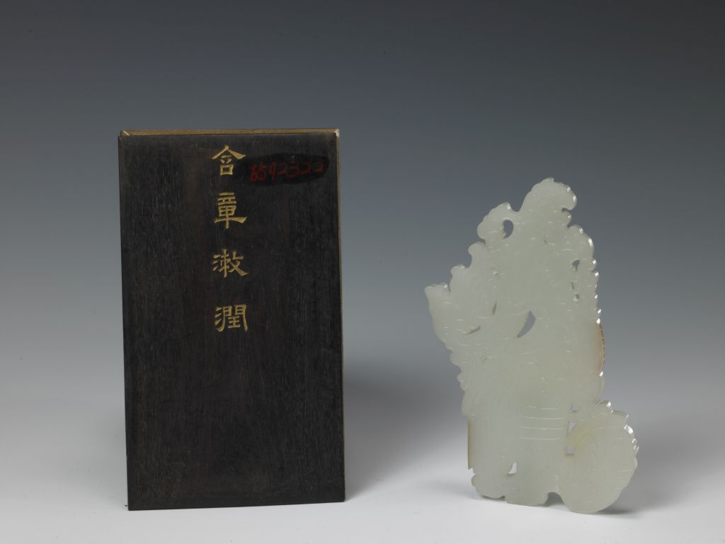 图片[2]-White Jade Eagle Grasping Man’s Head Pendant-China Archive